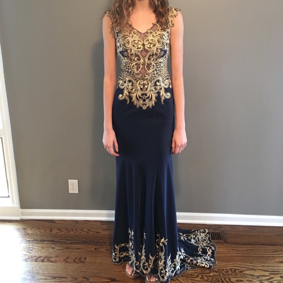 Prom dress - Picture 1 of 3